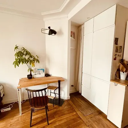 Nest Near Batignolles *